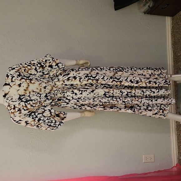 DG2 Elegant Abstract Animal Print Silk Tie Back V-Neck Maxi Dress - Picture 8 of 11